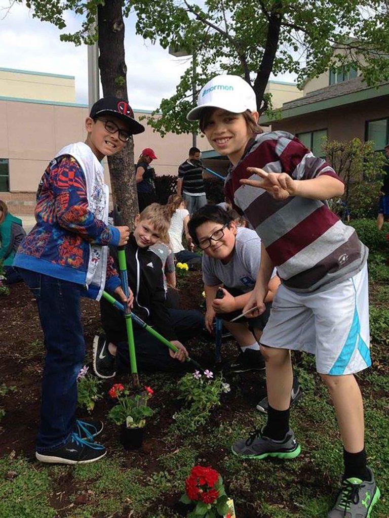 Friends work together to plant flowers around a tree and make money for sparrow kid.